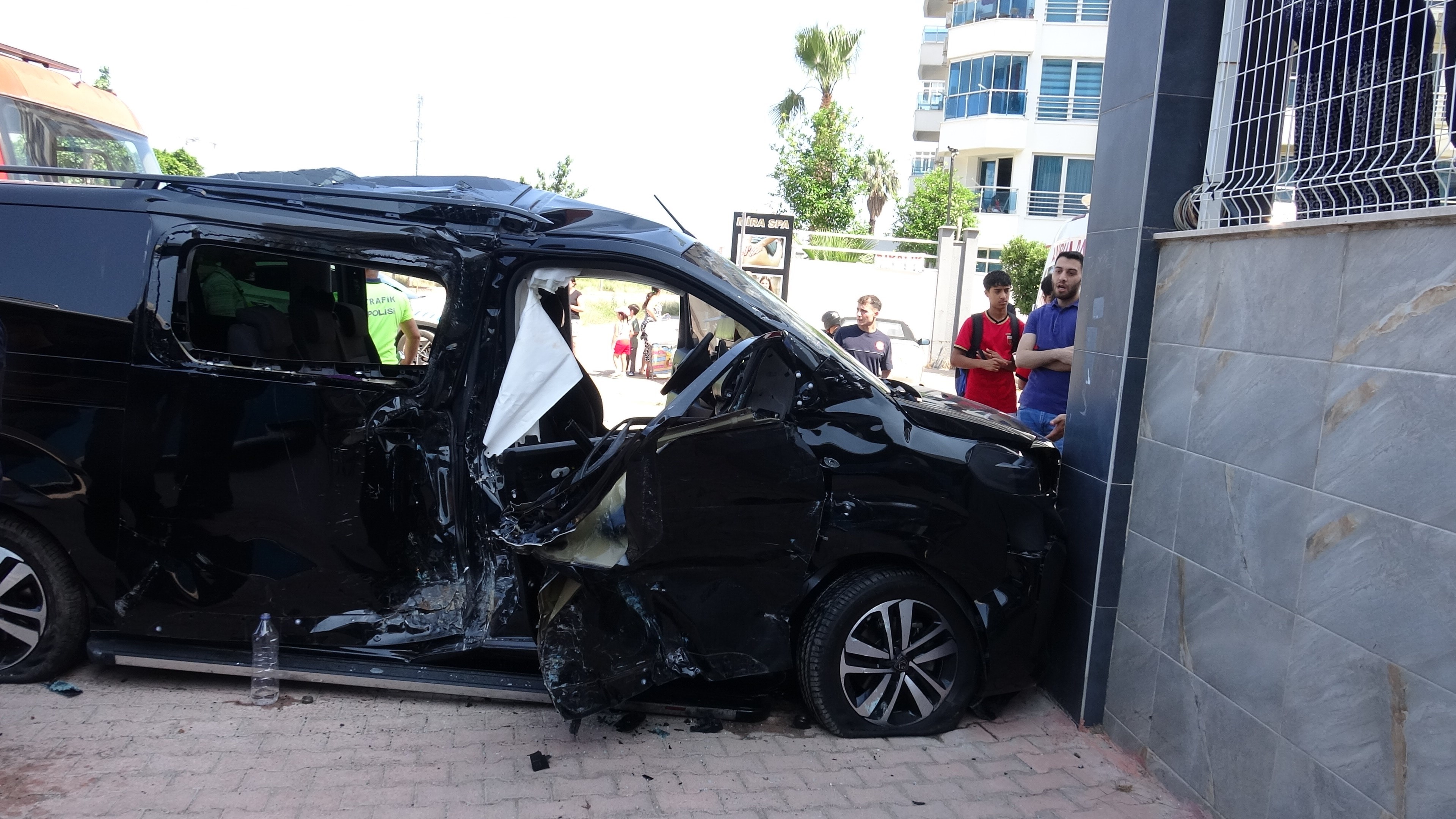 Irak'tan tatile gelen aileye kaza şoku: 3 yaralı