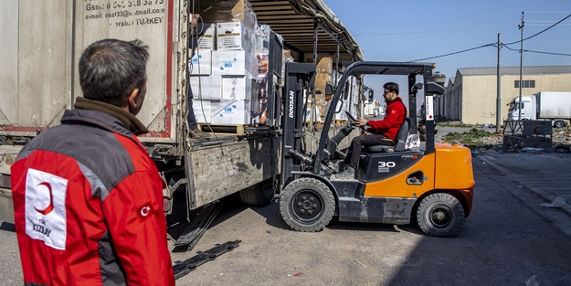 Irak'tan, Türk Kızılay'ı aracılığıyla, depremzedelere 56 tır yardım