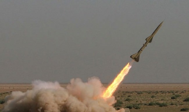 İran 2 balistik füze denemesi yaptığını duyurdu