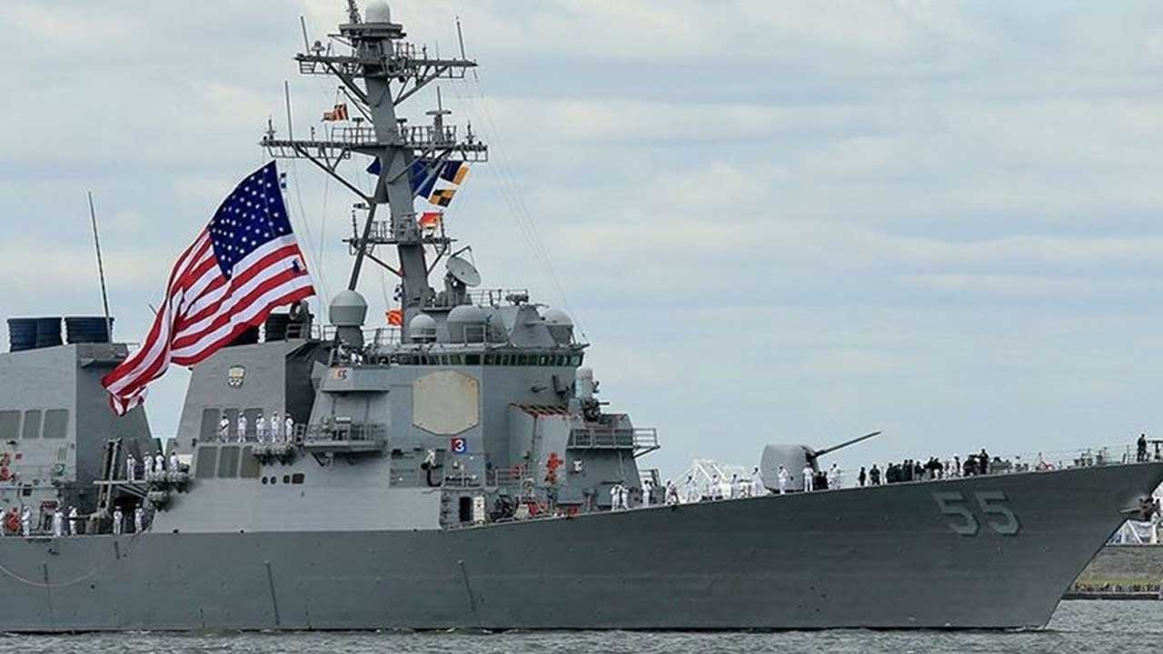 İran, ABD destroyerini füzeyle vurdu