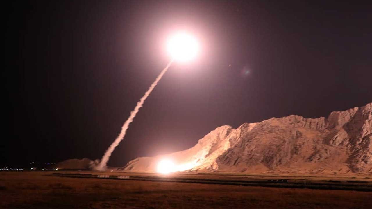 İran, ABD üssünü hedef aldı