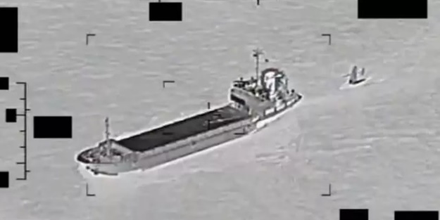 İran, ABD'nin iki deniz aracını alıkoydu