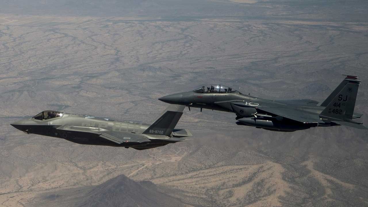 İran ağır bir darbe daha indirdi! Savaş uçağı düşürüldü