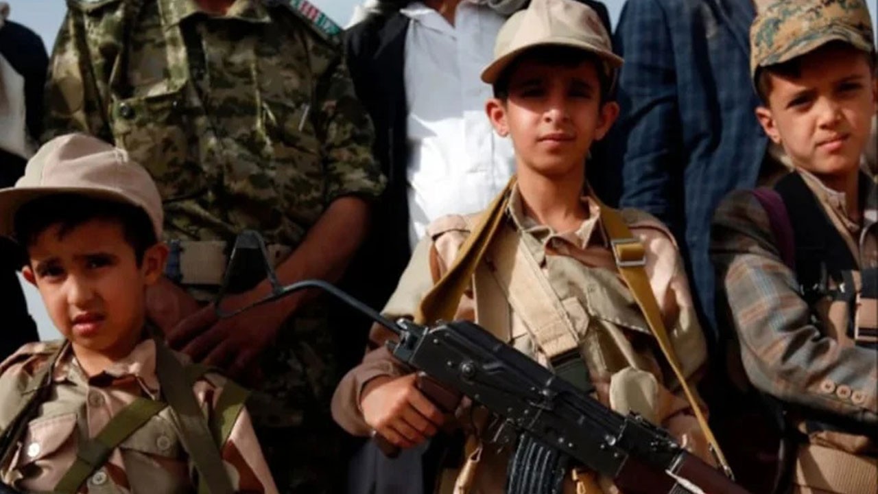 İran askerlik yaşını 12'ye indirdi