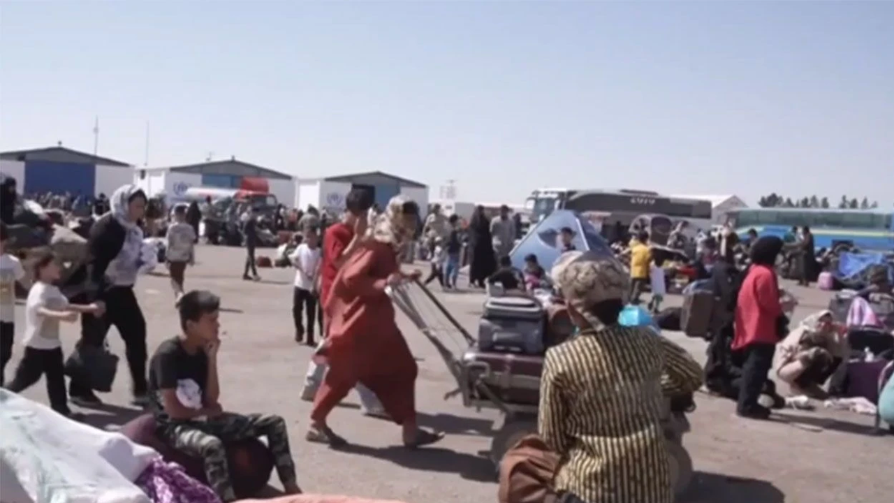 İran bakın hangi adi yöntemle Afgan mültecilerden kurtulmaya çalışıyor