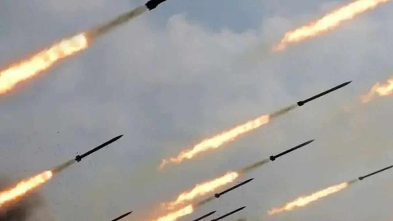 İran basını yeni balistik füze Diriliş'i gündeme taşıdı! Olay yorumu