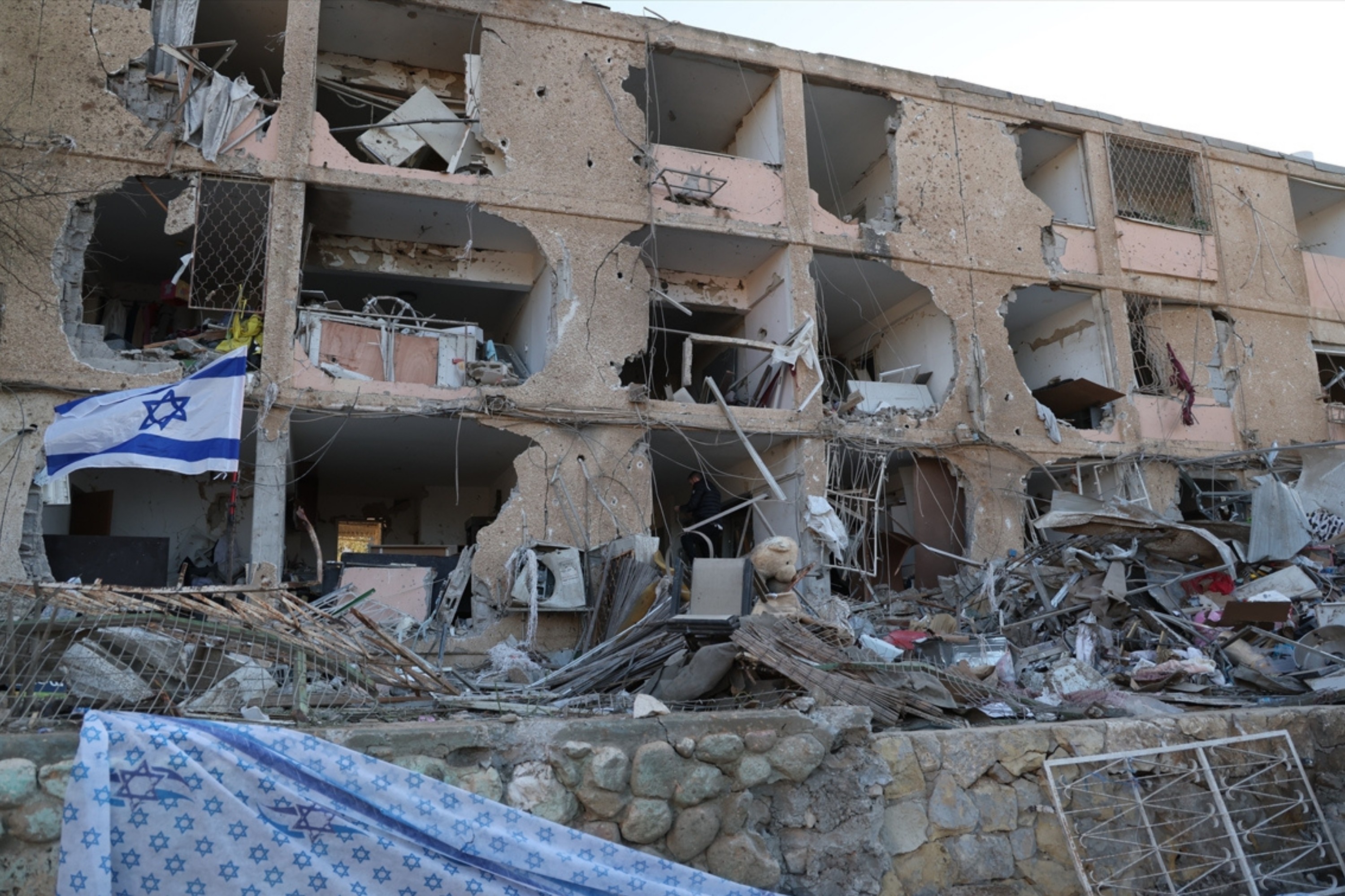 İran bir kez daha İsrail'in Dimona kentini vurdu