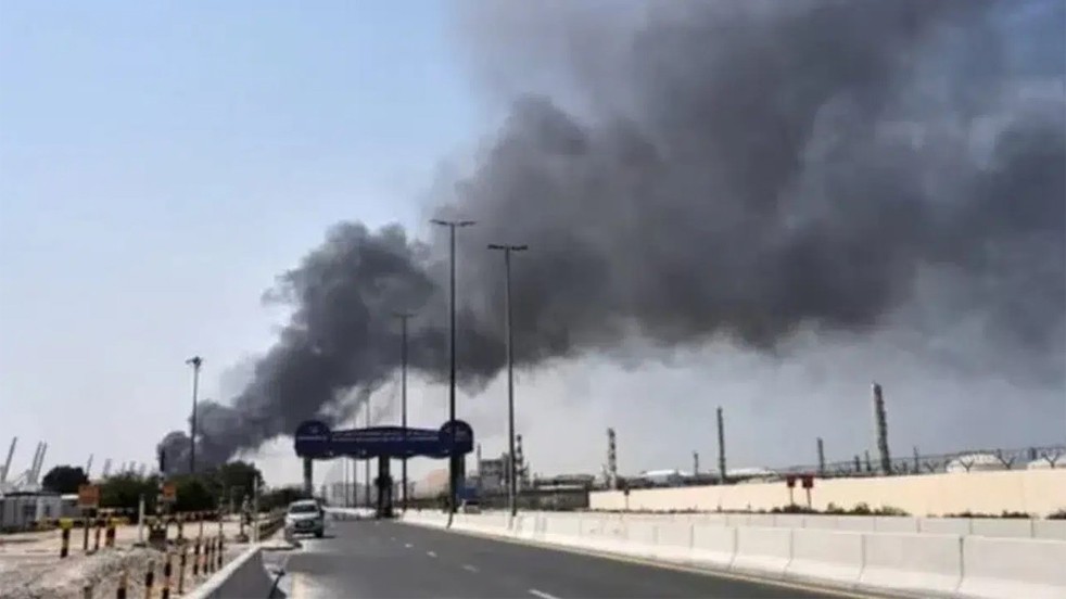 İran bu kez Suudi Arabistan’ı vurdu! Dünya petrolünün kalbi Aramco rafinerisinden dumanlar yükseliyor