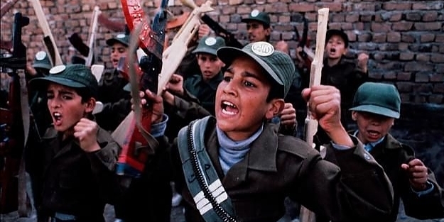 İran, çocukları askere almaya başladı!