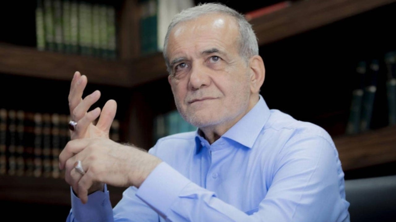 İran Cumhurbaşkanı Kur’an ayetiyle ülkesini eleştirdi: Halk geçim sıkıntısı çekerken ülke yönetemem!