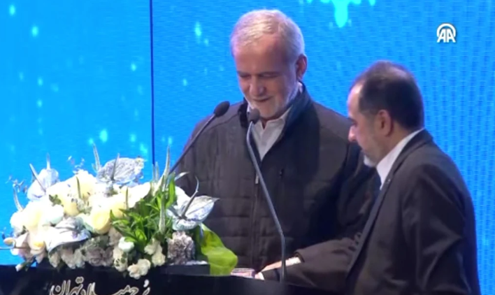 İran Cumhurbaşkanı Pezeşkiyan, Türkçe şiir okuduğu için uyarıldı