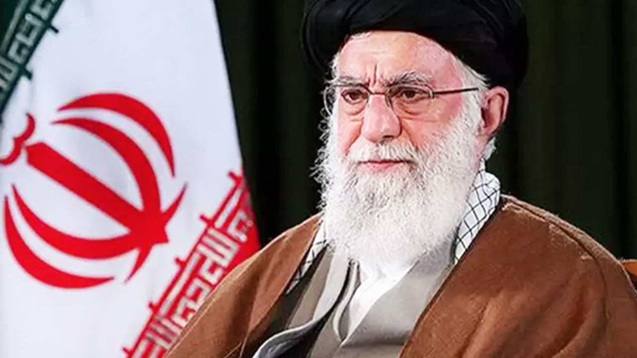 İran dini lideri Hamaney: Siyonist rejim bu! Hareket edecek aşağılık İsrail'e diz çöktürecektir