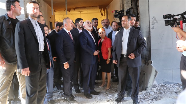 İran Dışişleri Bakanı Zarif'ten Meclis'e ziyaret