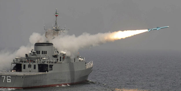 İran donanması kendi gemisini vurdu! Onlarca asker öldü