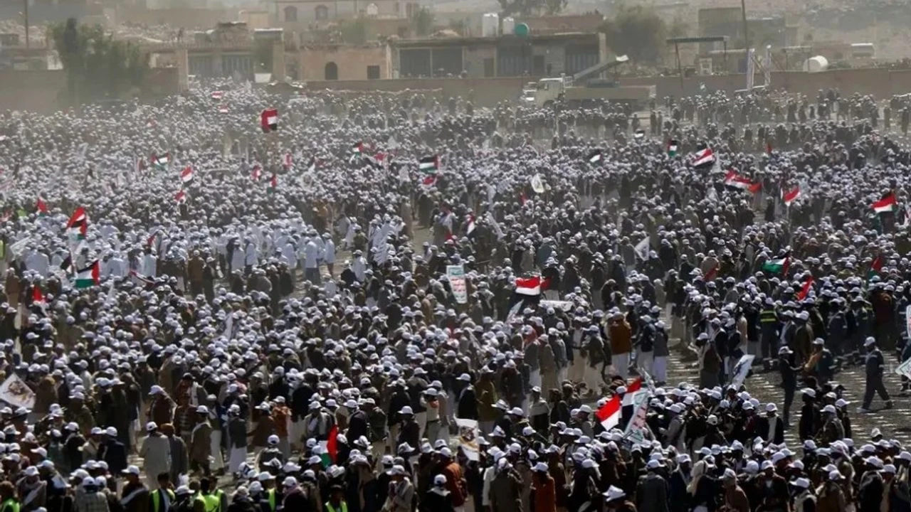İran ekonomisinde tarihi çöküş! Halk sokağa döküldü
