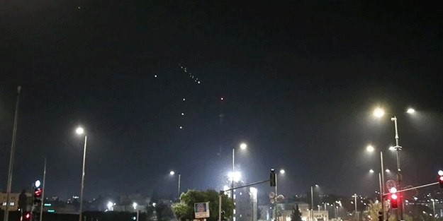 İran füzelerinin havada imha edildiği anlara ait görüntüler paylaşıldı!