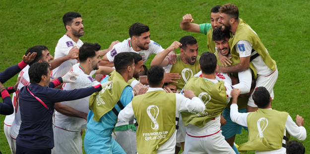 İran, Galler'i devirdi! Kırmızı kart sonrası...