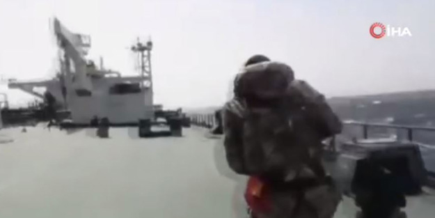 İran görüntüleri dünyaya servis etti! Yunan petrol tankerini böyle kuşatmışlar!