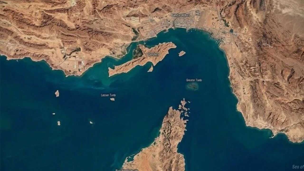 İran Hürmüz Boğazı’na giren tankerin geçişi engellendi