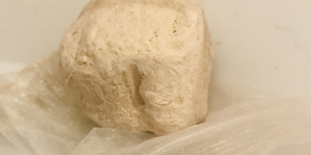 İran kadınlarının güzellik sırrı: Yaş almış olanları bile kırışıklıktan kurtardı! Ruşur taşı nedir ve ne için kullanılır?