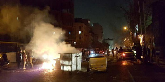 İran karıştı! Polis göstericilere müdahale etti