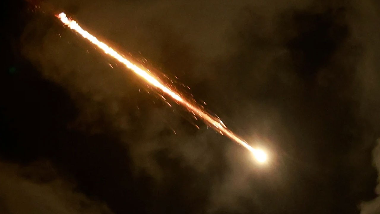 İran katil İsrail’e füze yağdırdı! Bir kişi öldü o da Filistinli