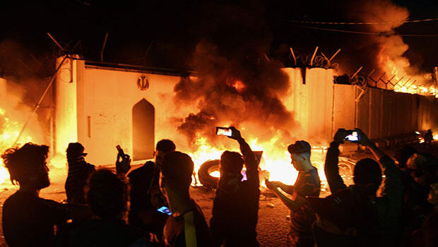 İran konsolosluğunu ateşe verdiler! Kente giriş çıkış kapatıldı