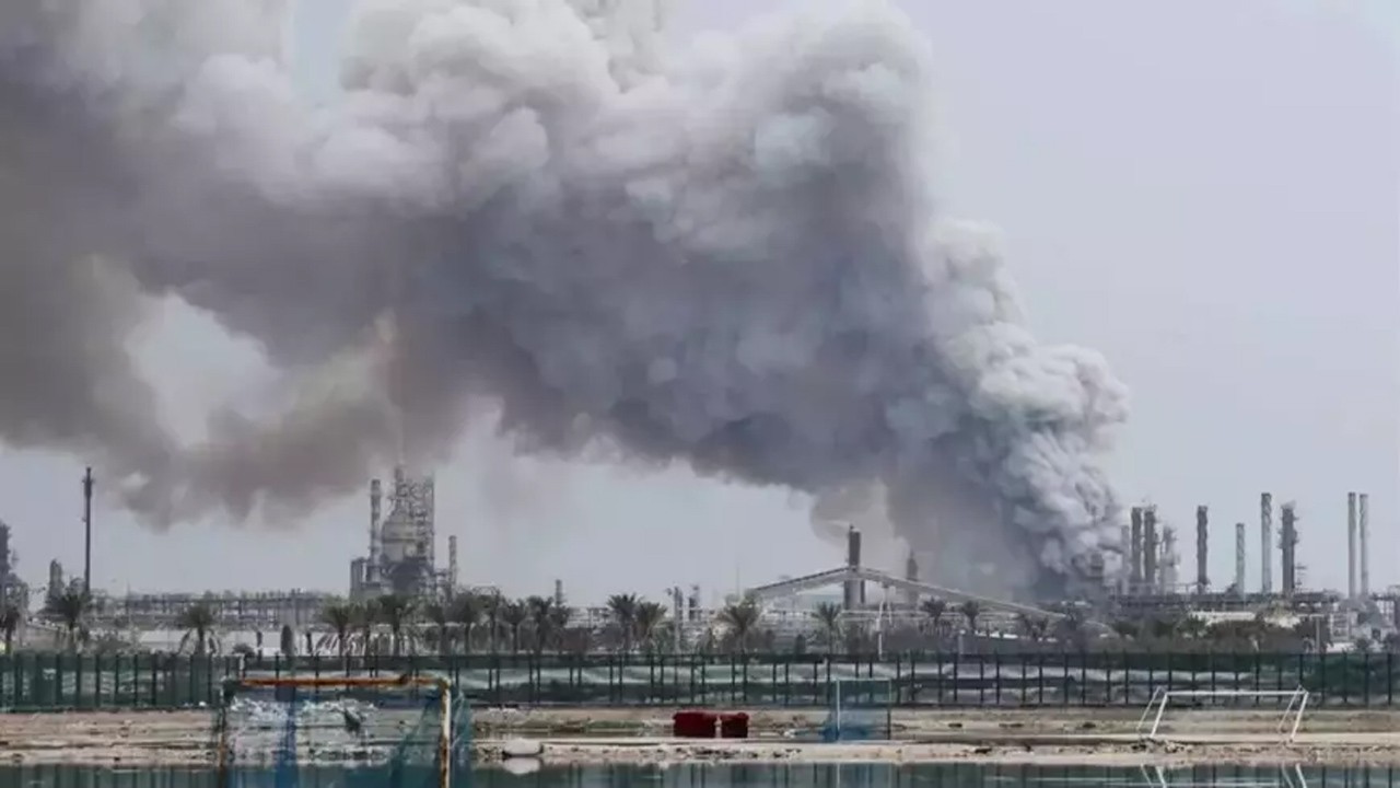 İran: Kuveyt'e İsrail saldırdı 'Su arıtma tesisini işgalci alçaklar vurdu'