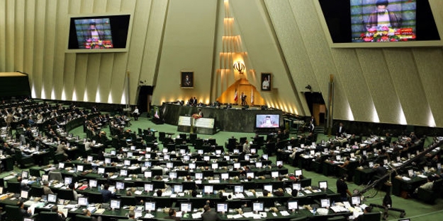 İran Meclisi'nde 'Sünni camii' tartışması