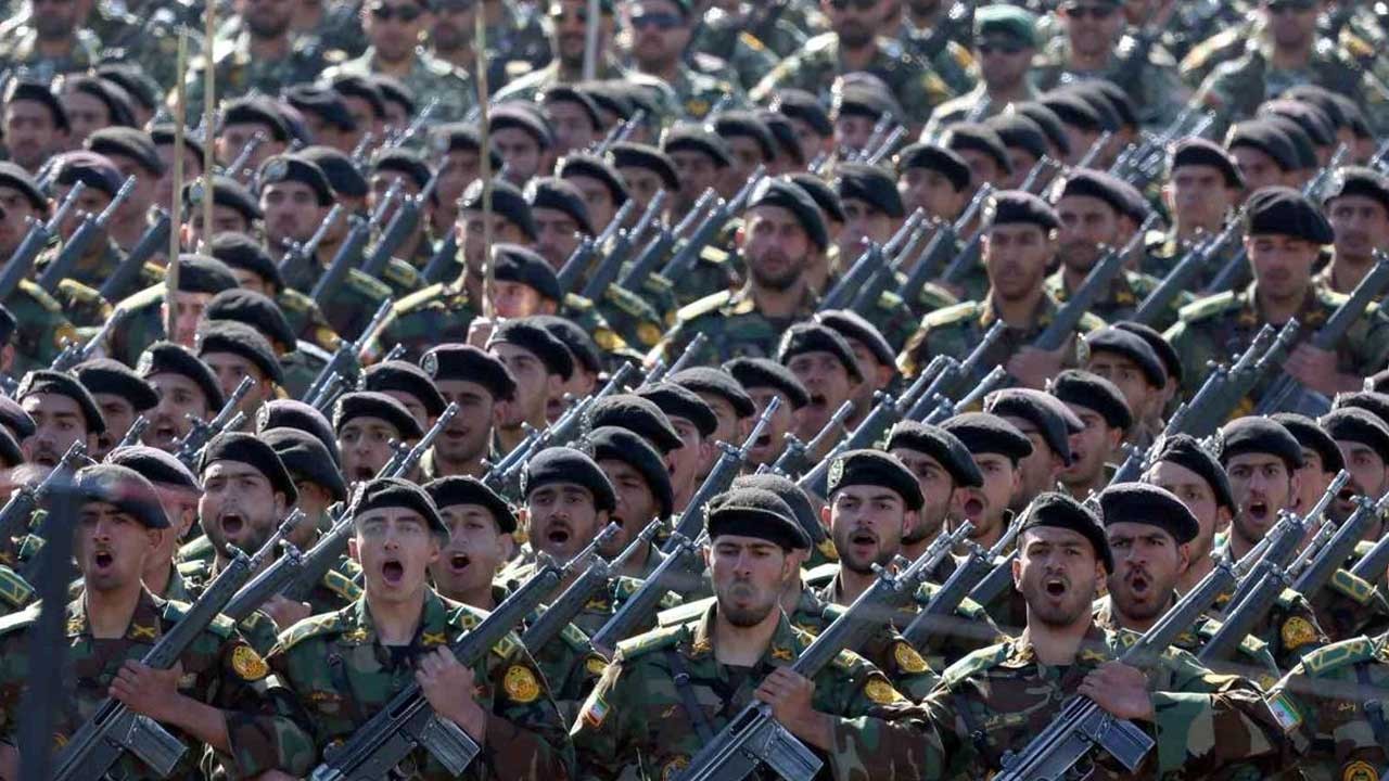 İran ordusu uyardı! "Elimiz tetikte"