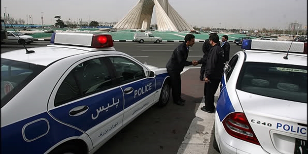 İran polisi Ehl-i Sünnet alimini vurdu!