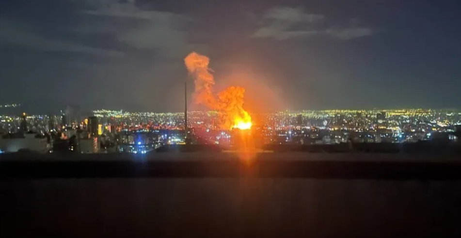 İran Radyo Televizyon merkezi vuruldu