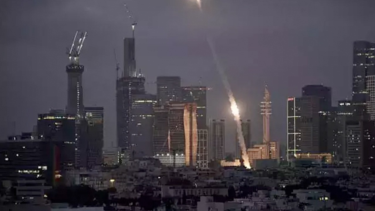 İran -İsrail savaşı: Füzeler peş peşe ateşlendi! İsrail'den kaçış başladı