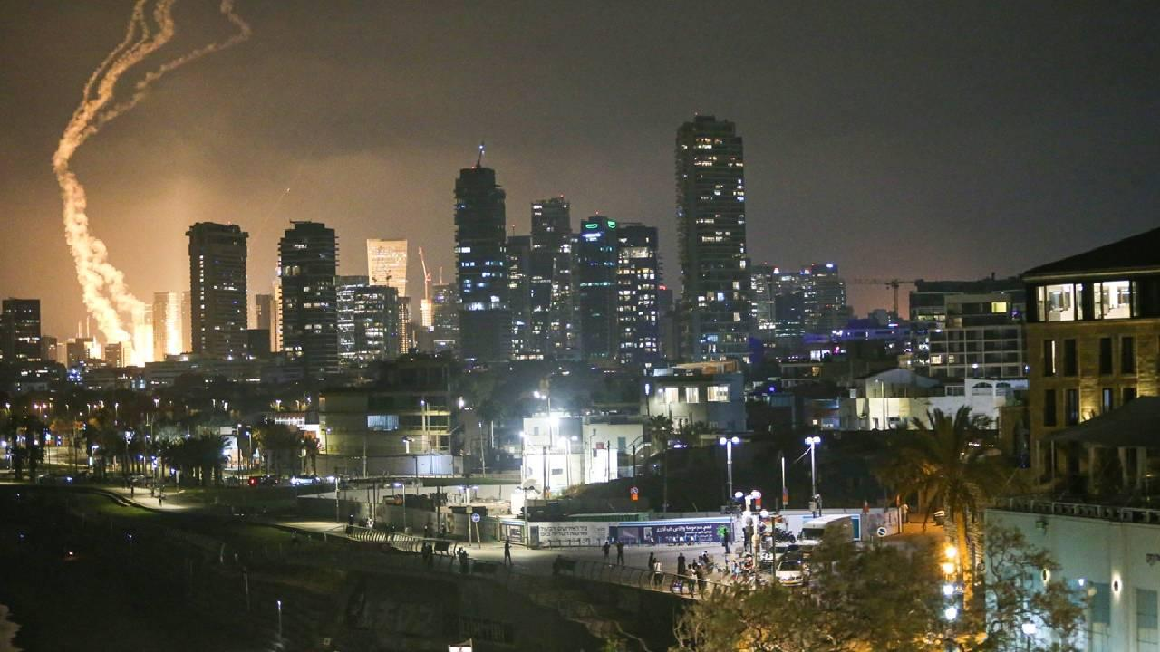 İran vurdu Tel Aviv'de 6 kişi yaralandı