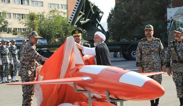 İran yeni İHA'sını sahneye çıkarttı!