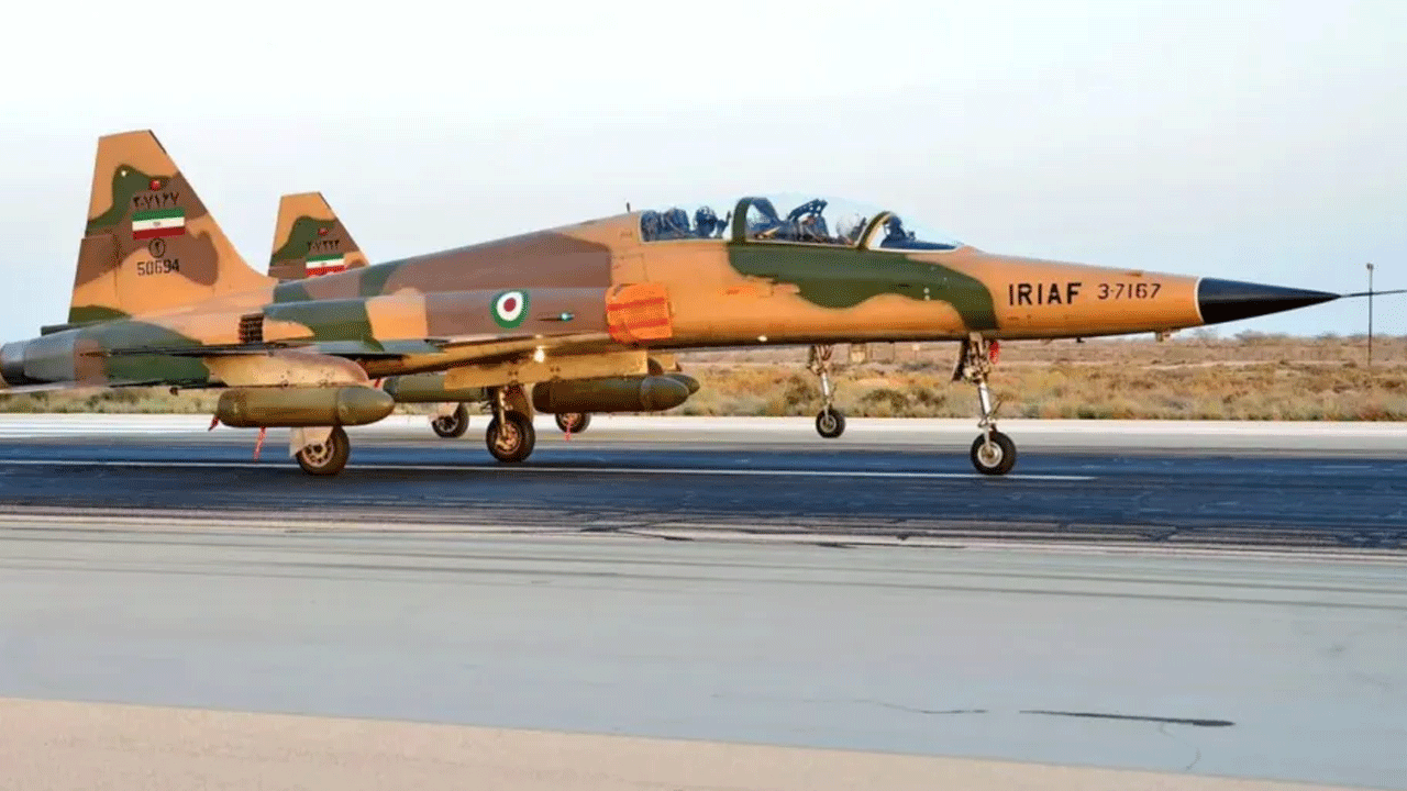 İran'a ait 2 savaş uçağı düştü! Pilotlar esir alındı!