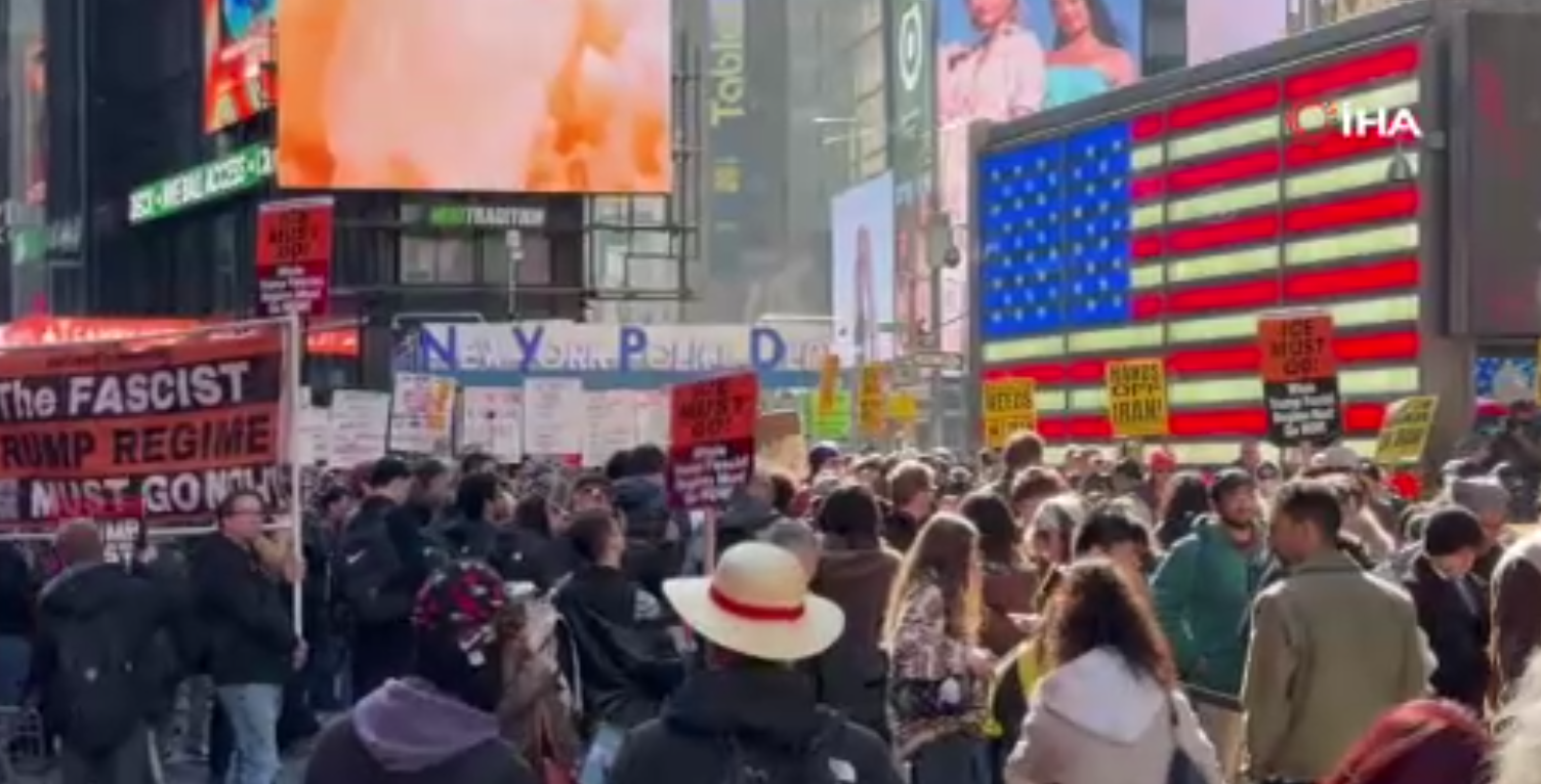 İran’a saldırılar ABD’yi karıştırdı: Trump'ın İran hamlesi MAGA tabanını böldü!