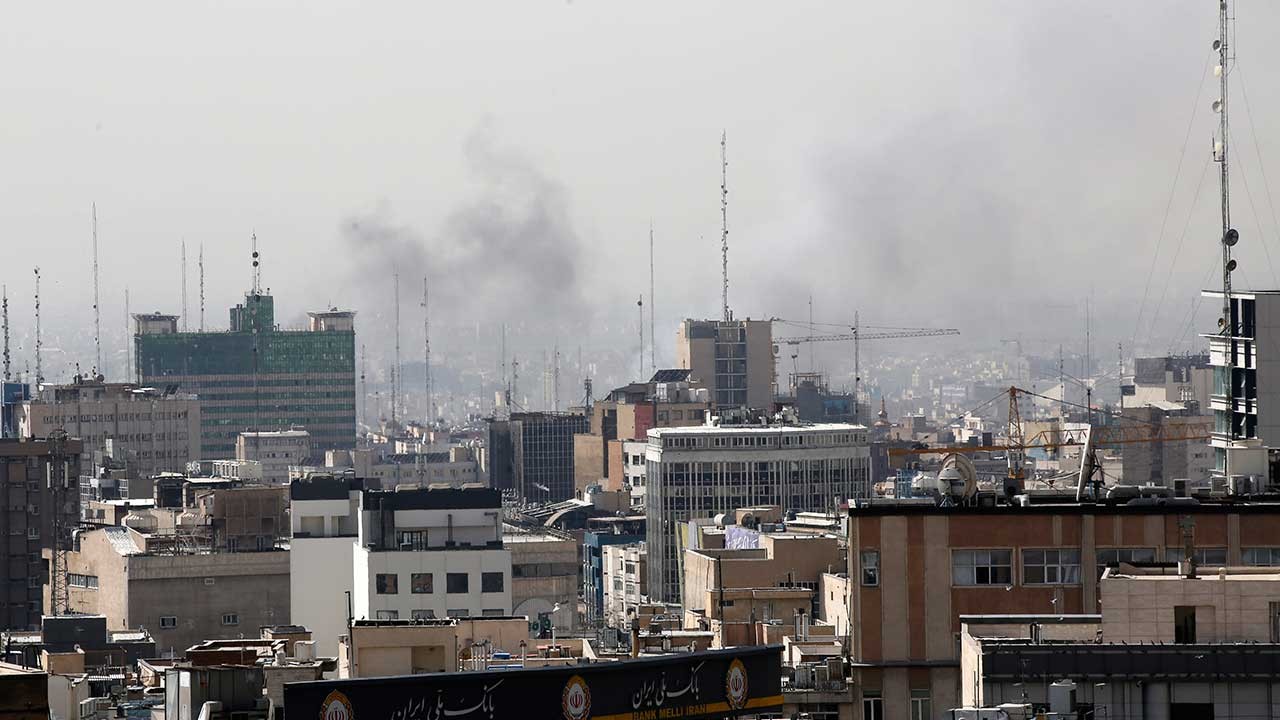 İran'a saldırılar başladı! Peş peşe patlamalar oluyor... İsrail basını: Üst düzey yöneticiler hedef alındı
