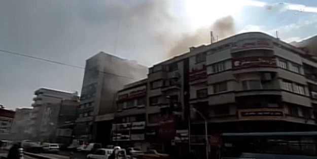 İran’da 10 katlı bina yandı!