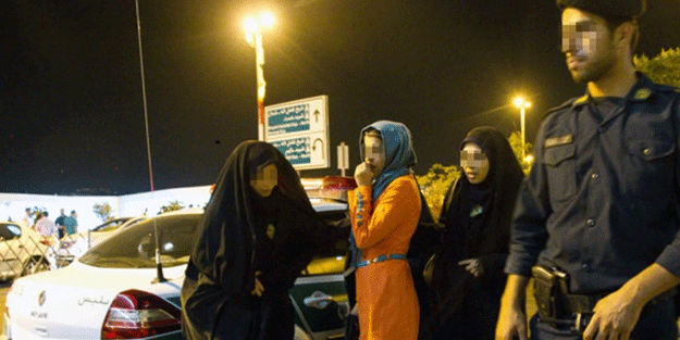 İran’da ahlak polisi kaldırıldı