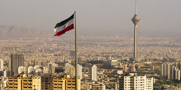 İran'da askeri tesis ve iki karakola eş zamanlı saldırı