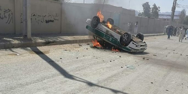 İran'da ayaklanma! Sokağa döküldüler