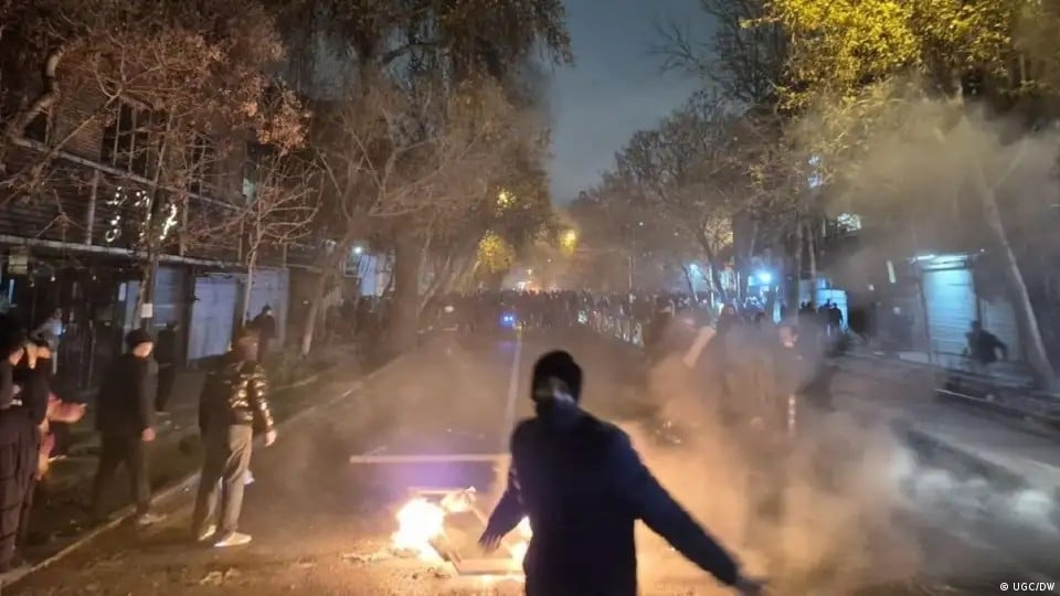 İran’da bilanço ağırlaşıyor: Can kaybı 500’ü aştı, rejim 3 günlük yas ilan etti!