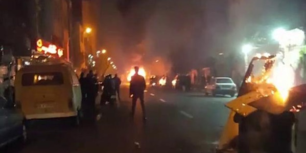 İran'da büyük oyun! Göstericiler valiliği ele geçirdi