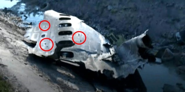 İran'da düşen uçağın enkazında dikkat çeken görüntü!