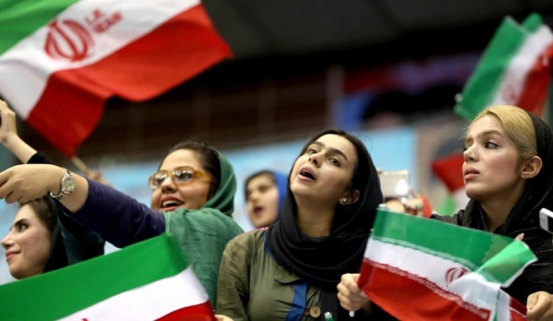 Komşu'da flaş yasak! Umuma açık yerlerde...