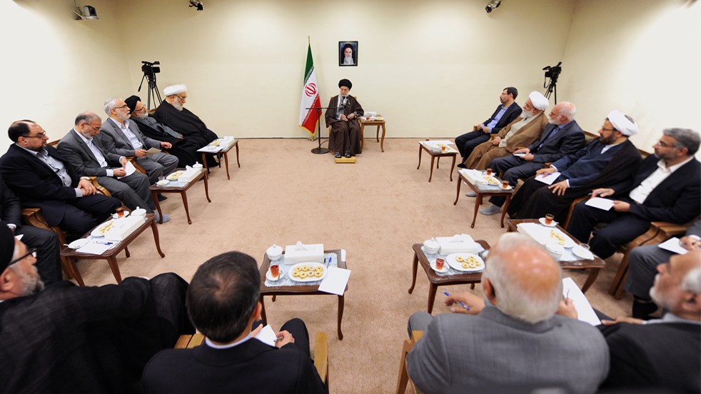 İran'da geçici konsey üyeleri de belli oldu