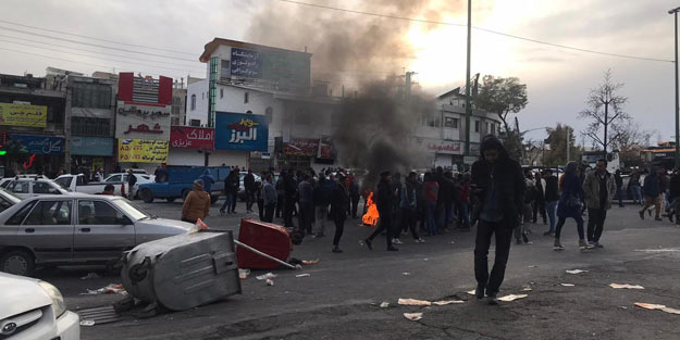 İran’da gösteriler devam ediyor! 'Arkasında Suudi Arabistan var’