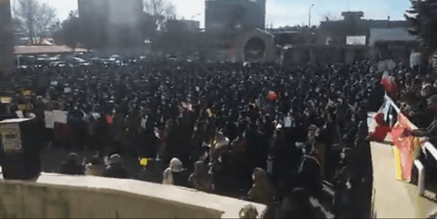 İran’da öğretmenler ayaklandı!