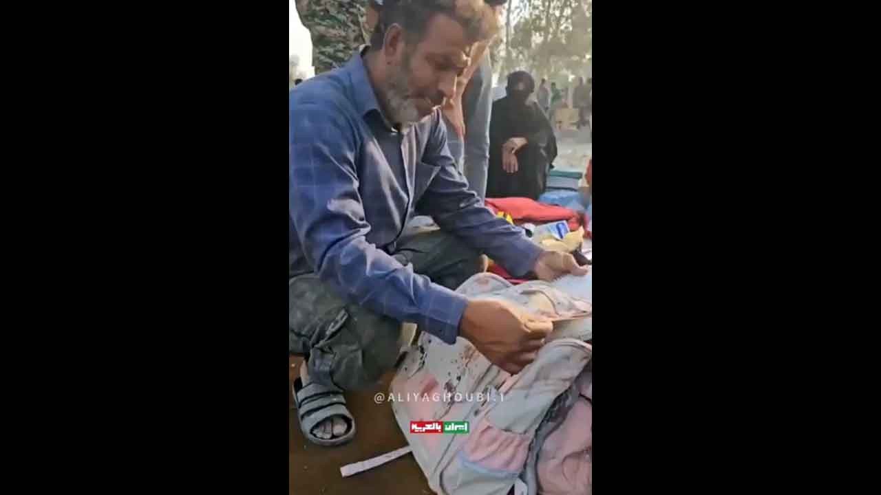 İran'da okul enkazından yürek yakan görüntüler! Evlatlarından geriye kalan hatıraları aradılar